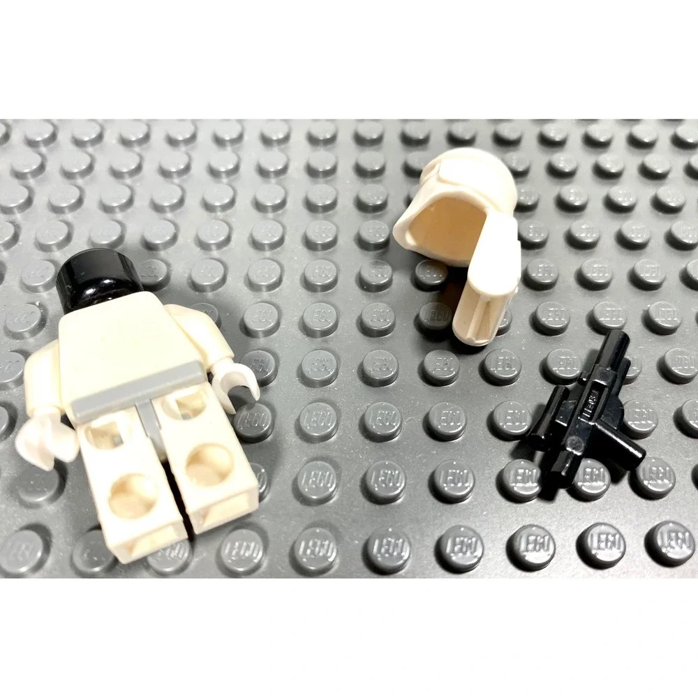 Lego Minifigure Star Wars from Set 8084 Snowtrooper, Hoth Stormtrooper Blaster